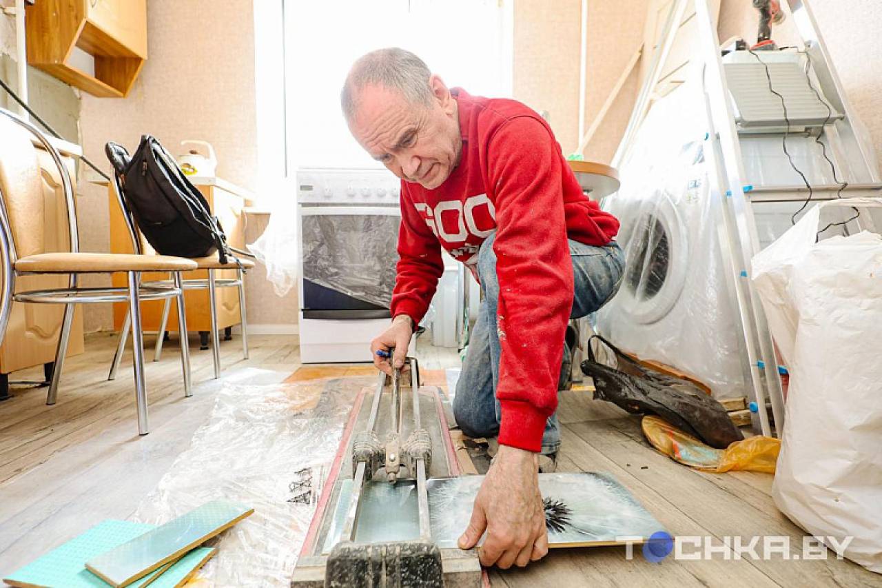 Не может выйти на пенсию из-за нехватки стажа: белорус вынужден работать из-за выпавшей на его долю пенсионной реформы