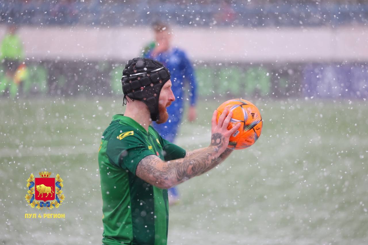 «Неман» в экстремальных погодных условиях одержал волевую победу над «Витебском» и вышел в 1/2 финала Кубка Беларуси по футболу