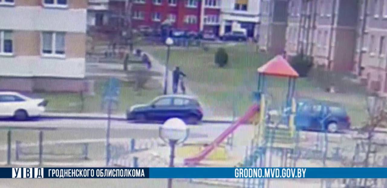 В Гродно пьяный мужчина украл из подъезда многоэтажки велосипед и умудрился доехать на нем до Поречья