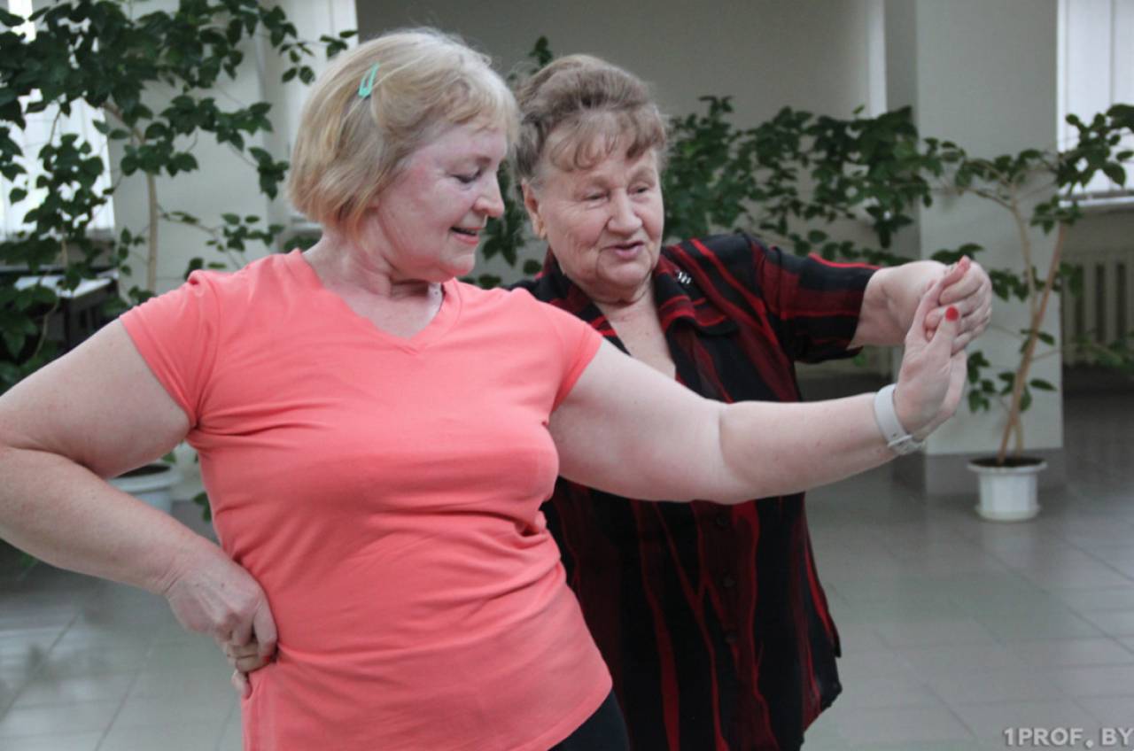 Возраст – танцам не помеха. История 84-летнего хореографа из Гродно
