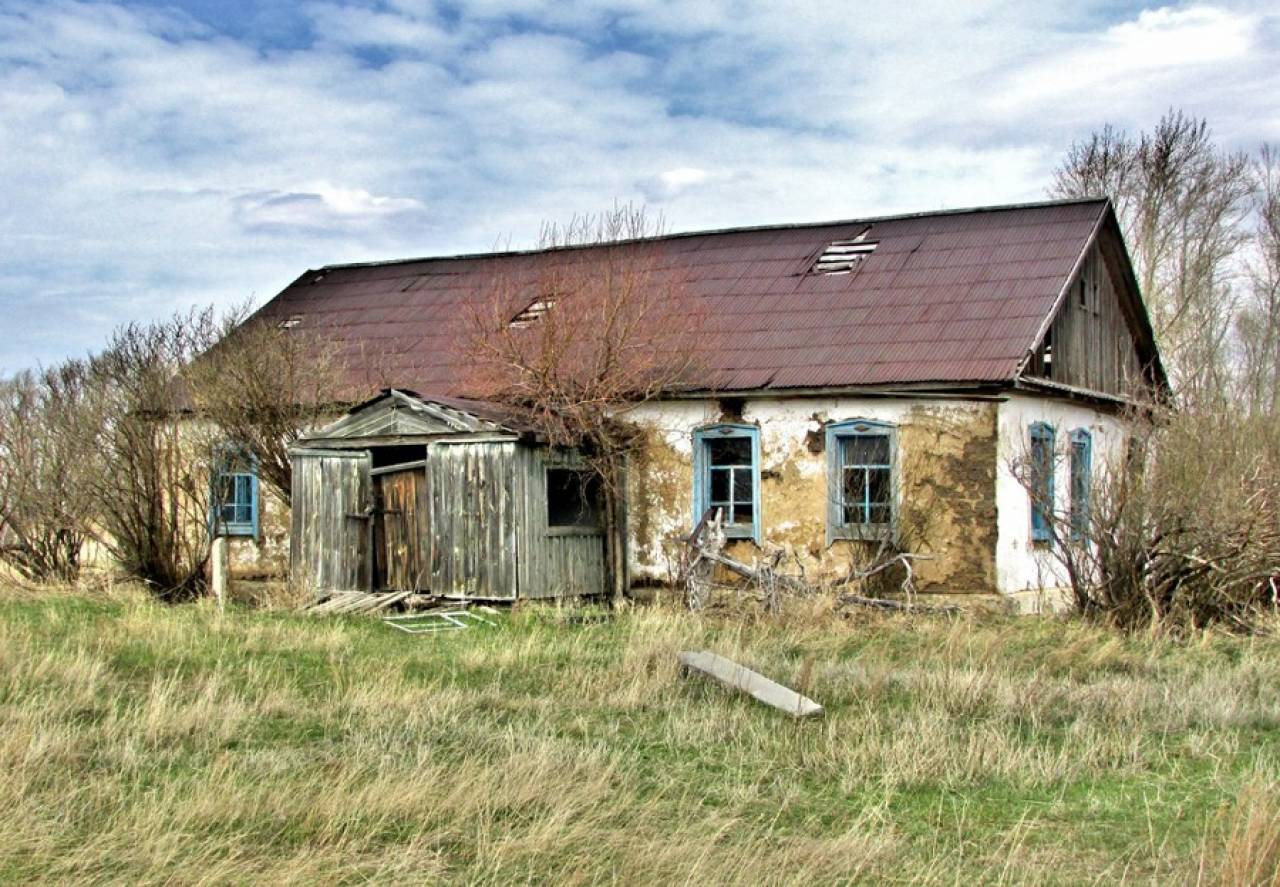 В Беларуси назвали количество пустующих домов: где найти и как купить за одну «базовую»?