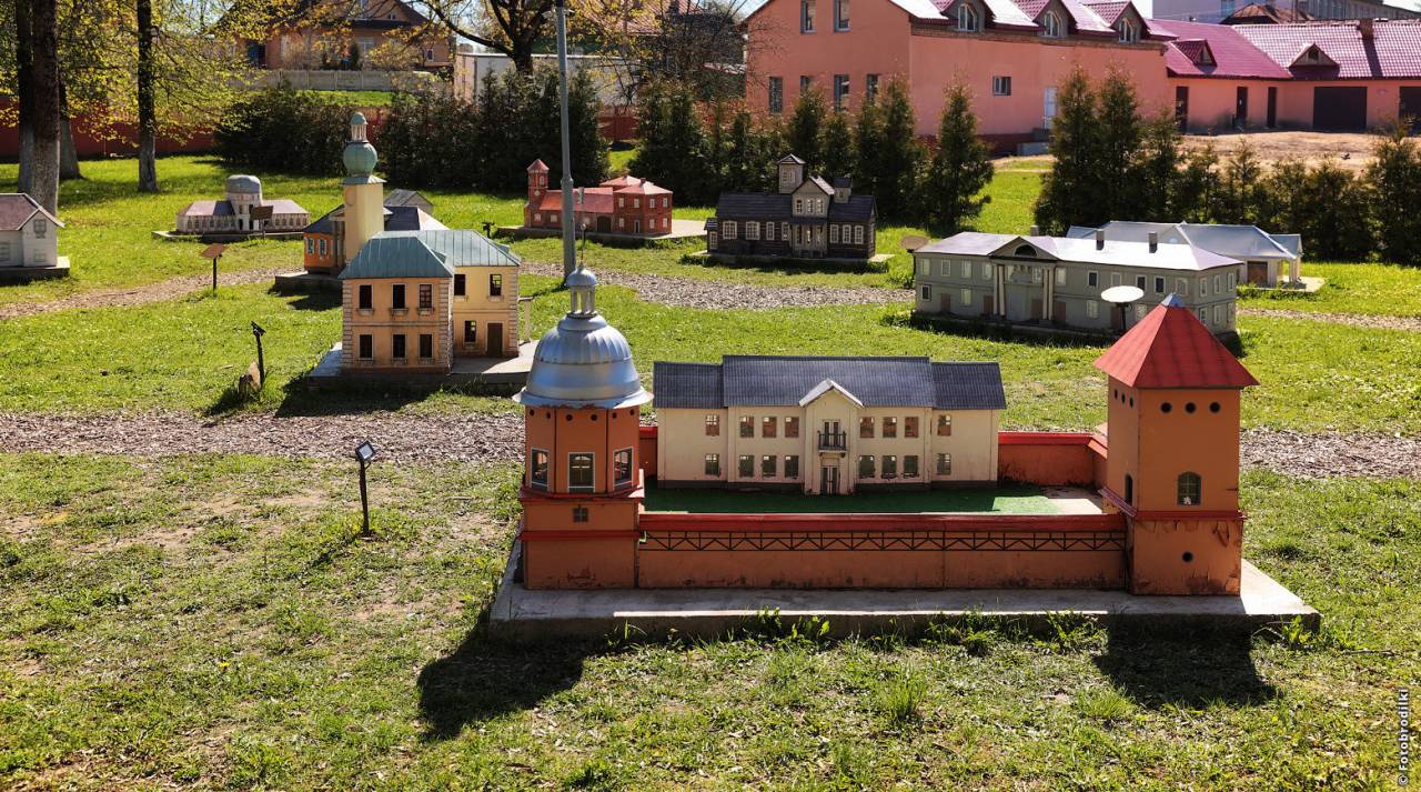 А вы знали, что в Новогрудке есть бесплатный музей миниатюр под открытым небом? Посмотрите на него и обязательно заедьте