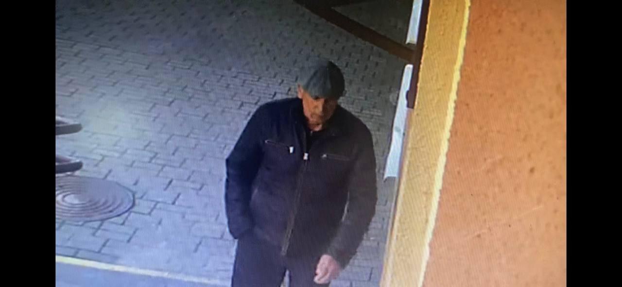 В Гродно в розыск объявили мужчину, который ушел из магазина с бутылочкой вина и чужим кошельком
