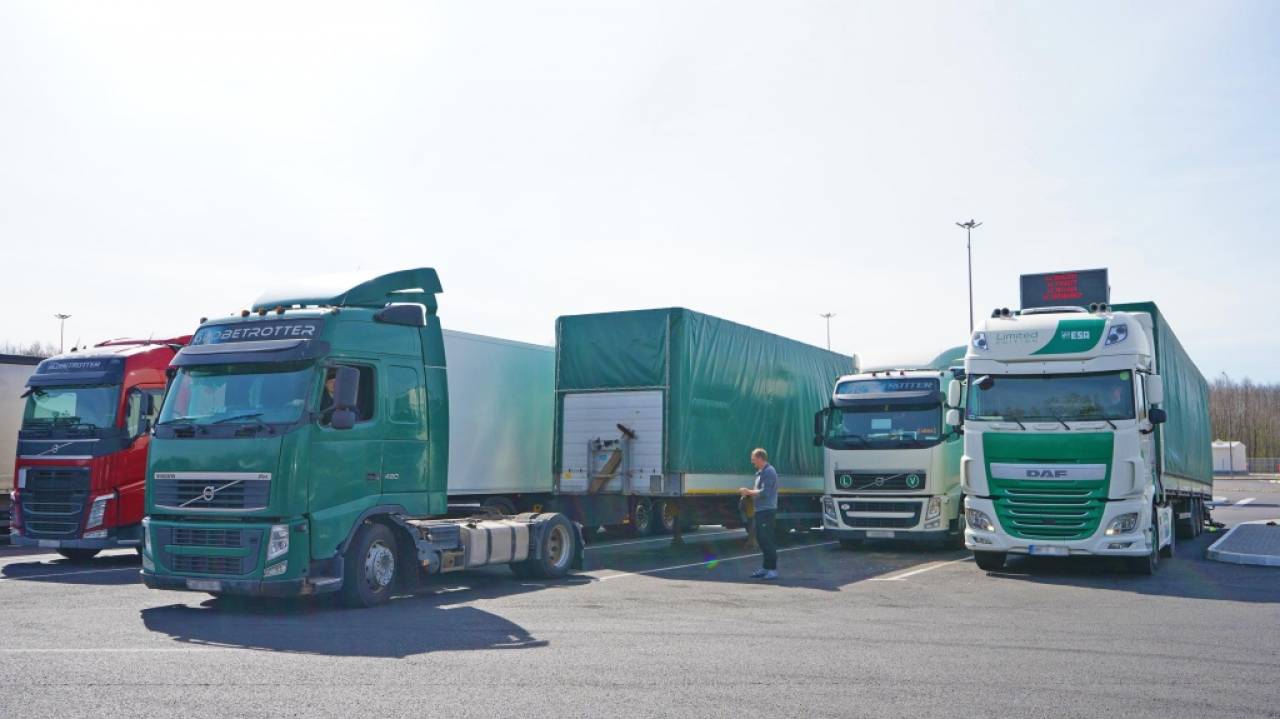 С 1 июня Польша закрывает границу для белорусских и российских грузовиков