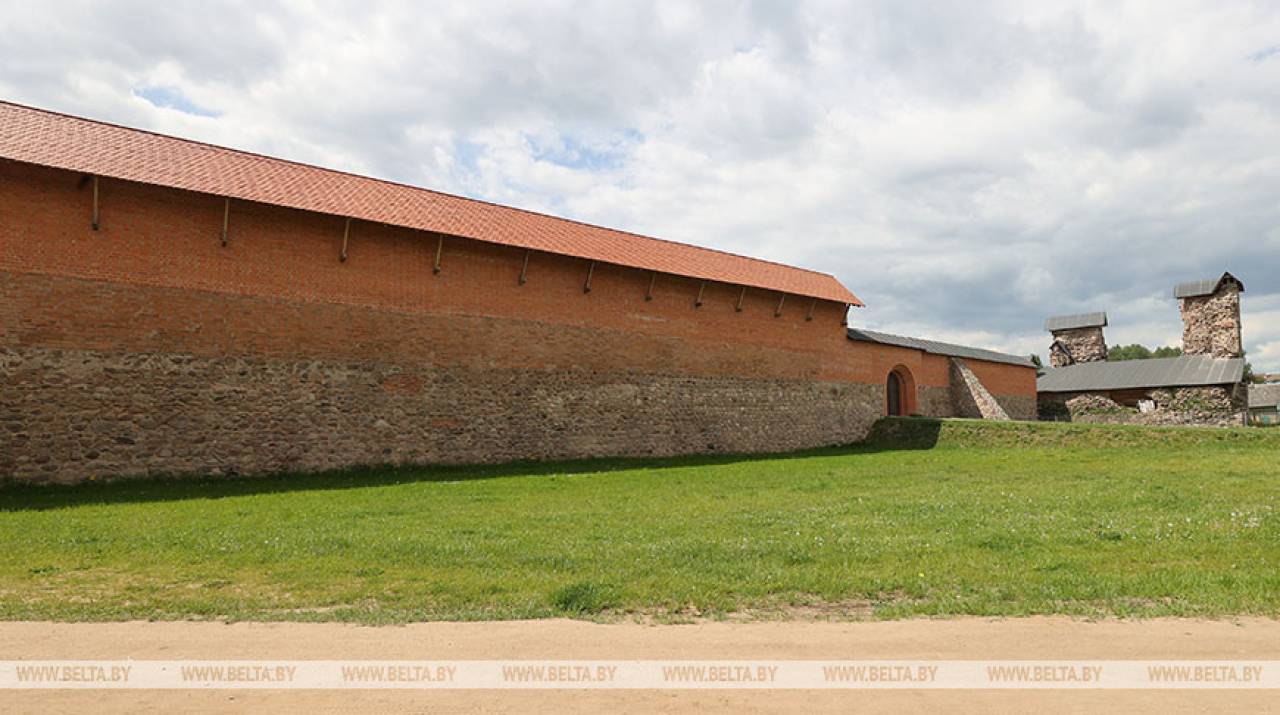 Фотофакт: как сегодня выглядит Кревский замок в Гродненской области