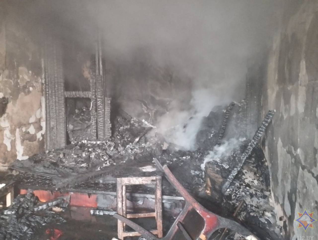 Квартира выгорела полностью: в многоэтажке под Дятлово погибла пенсионерка