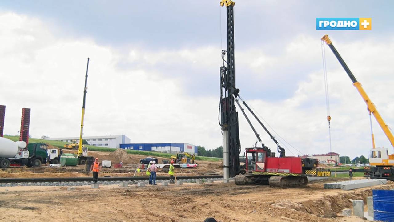 Первый асфальт уложат уже в июне: как строят участок большого объездного кольца в Гродно между улицами Карского и Озерское шоссе