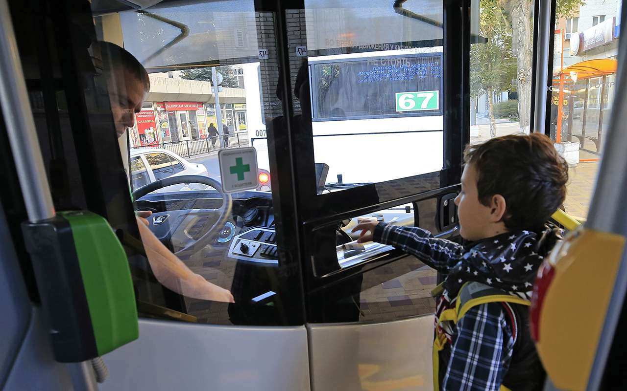 С 1 июля в Гродно проезд в общественном транспорте для школьников и студентов на два месяца станет платным