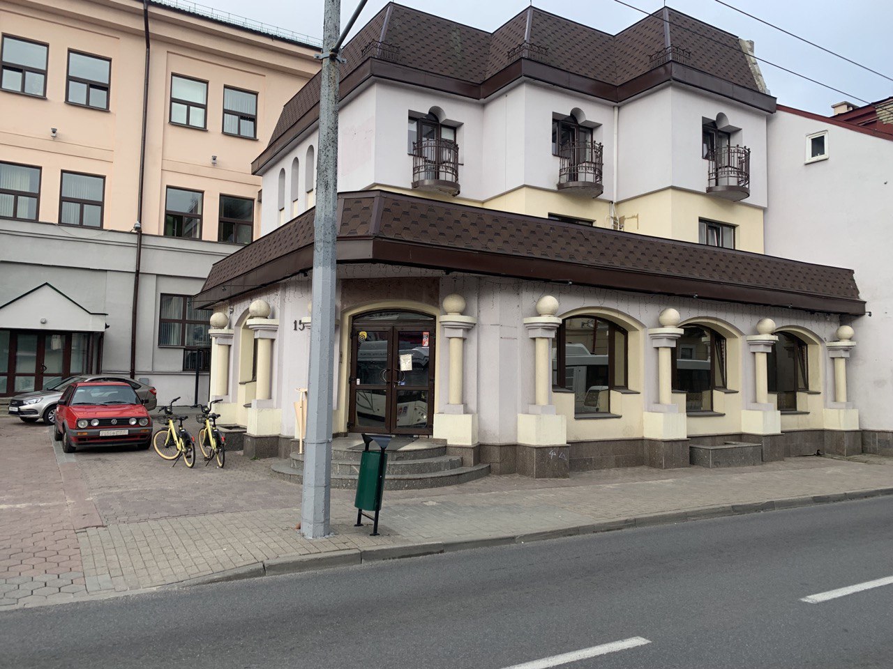 В центре Гродно закрылось кафе известной в городе сети фастфуда