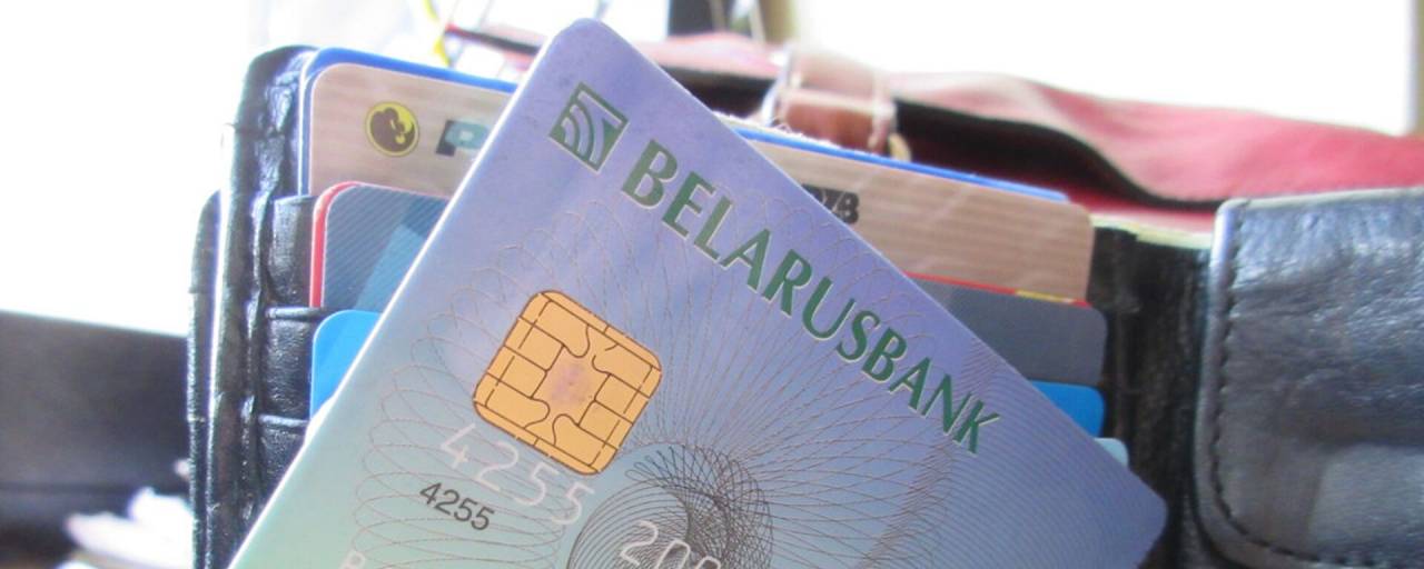 Крупнейший банк Беларуси ввел очередные лимиты на операции