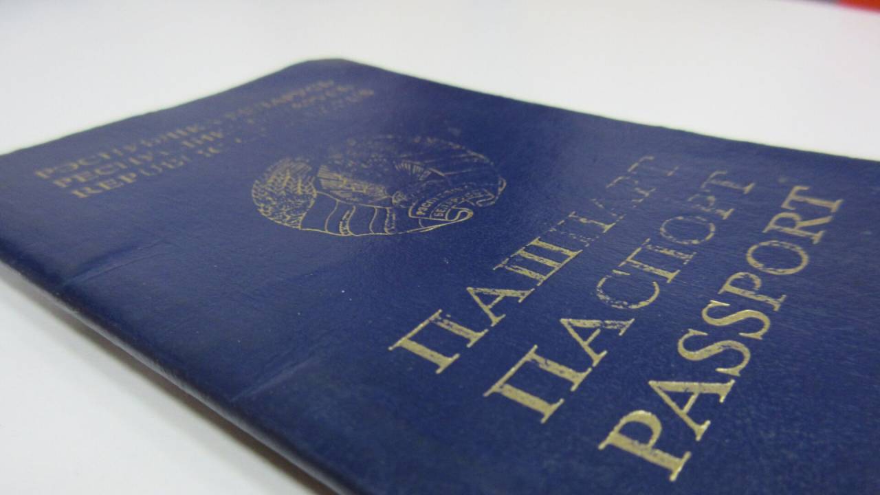 Потеряли паспорт за границей: как вернуться из отпуска в Беларусь?