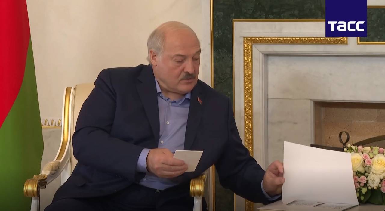 Лукашенко на встречу с Путиным привез карту: речь шла и про Гродно