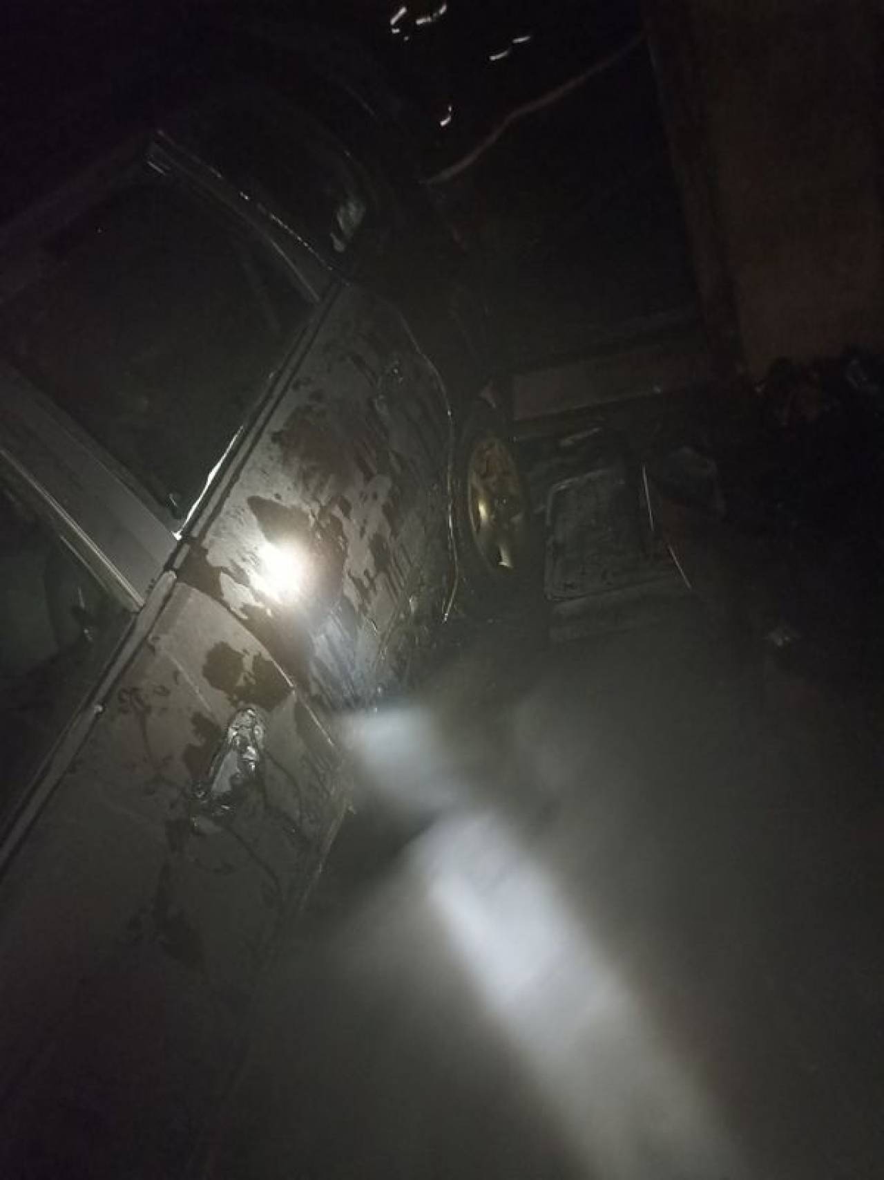 В деревне под Щучином молния ударила в гараж: сотрудники МЧС успели спасти стоявший внутри автомобиль