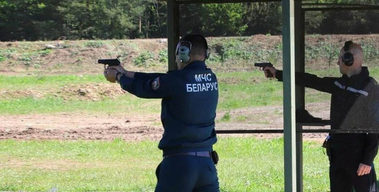 Синявский: «Почти всем сотрудникам МЧС в Беларуси выдали табельное оружие»