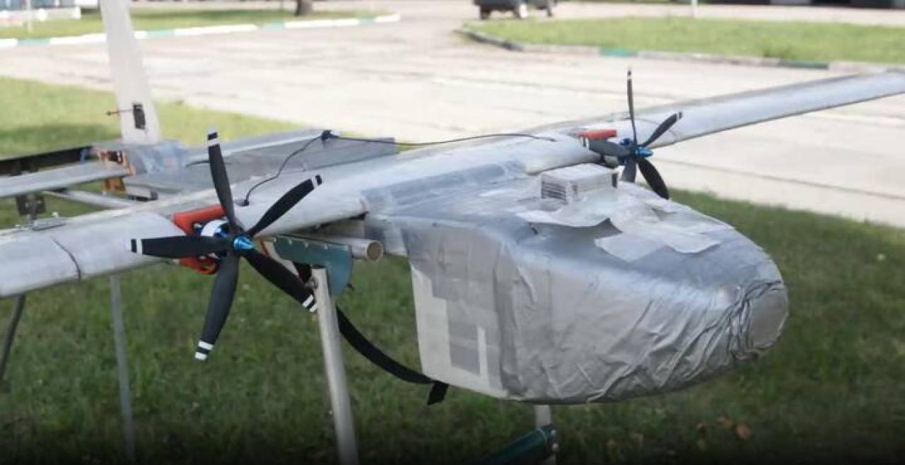 Гродненец с огромным самолетом-дроном поехал к границе, чтобы запустить его в Литву. Мужчину задержали