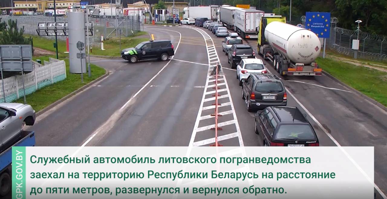 «Такие случаи бывают». Автомобиль литовской погранслужбы заехал на территорию Беларуси на пять метров