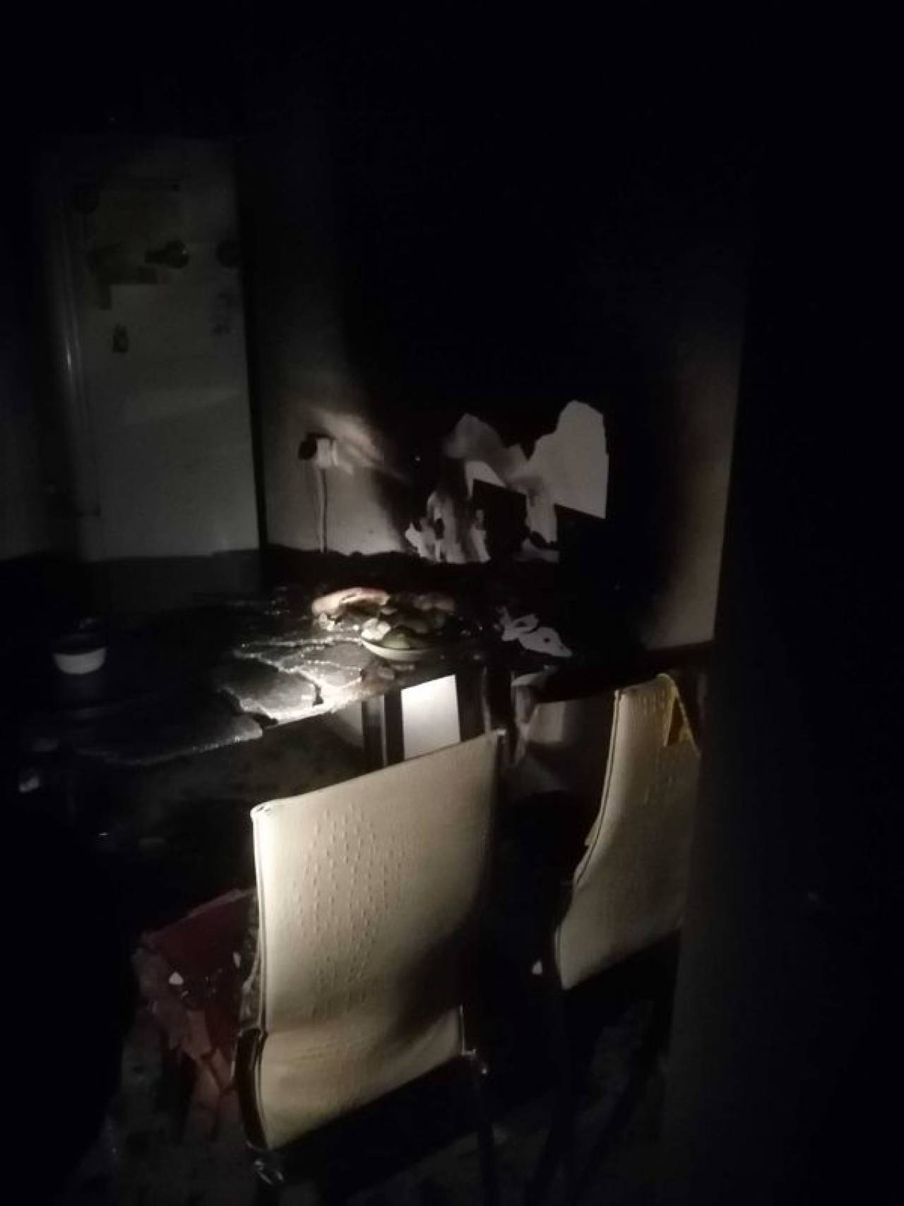 Рано утром в Гродно горела квартира в десятиэтажке. Вероятно, пожар возник из-за зарядки для планшета
