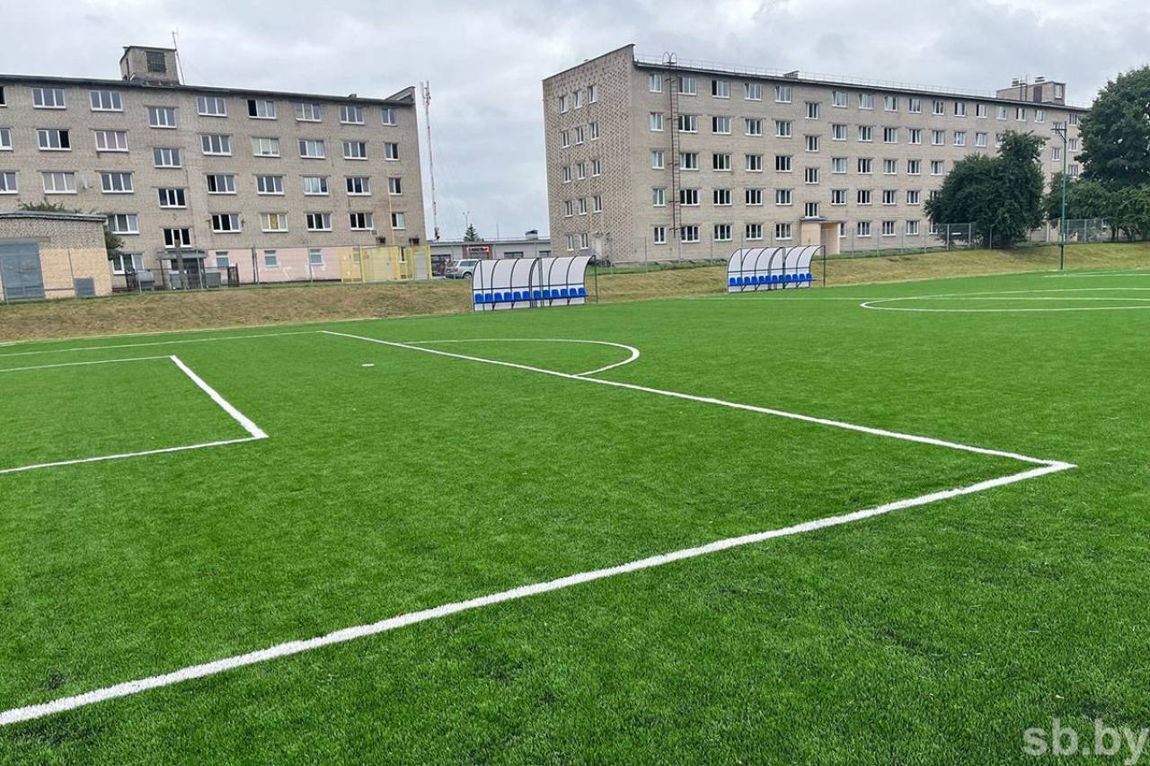 В Гродно завершается реконструкция футбольного стадиона с покрытием нового поколения