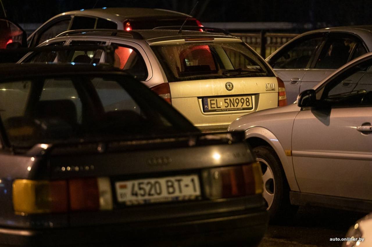 Россиянам запретили ездить в Европу на личных авто. Будут ли они чаще регистрировать машины в Беларуси?