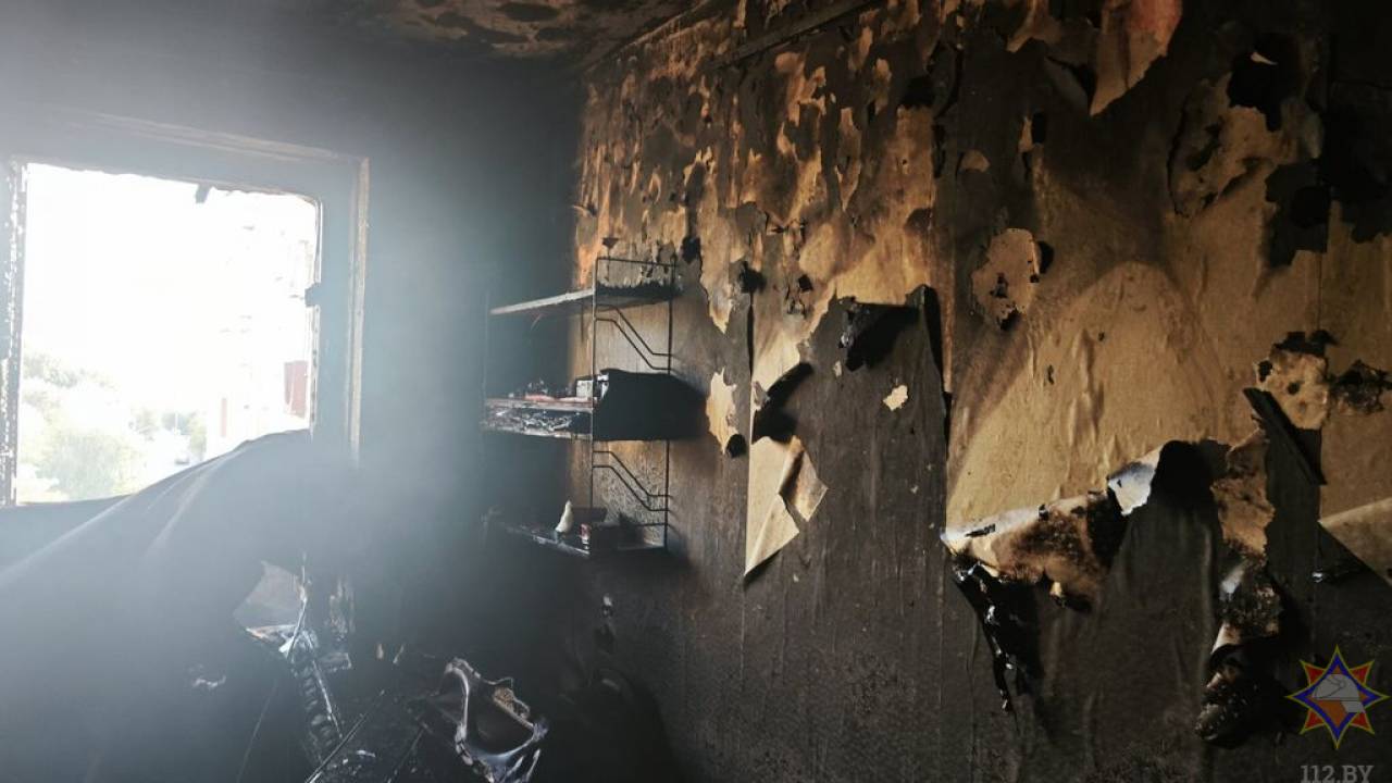 Четверо взрослых и ребенок спасены при пожаре квартиры в многоэтажке в Гродно