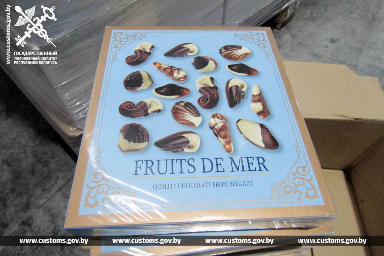 Гродненские таможенники задержали на границе 22 000 коробок бельгийских конфет — на них не было документов