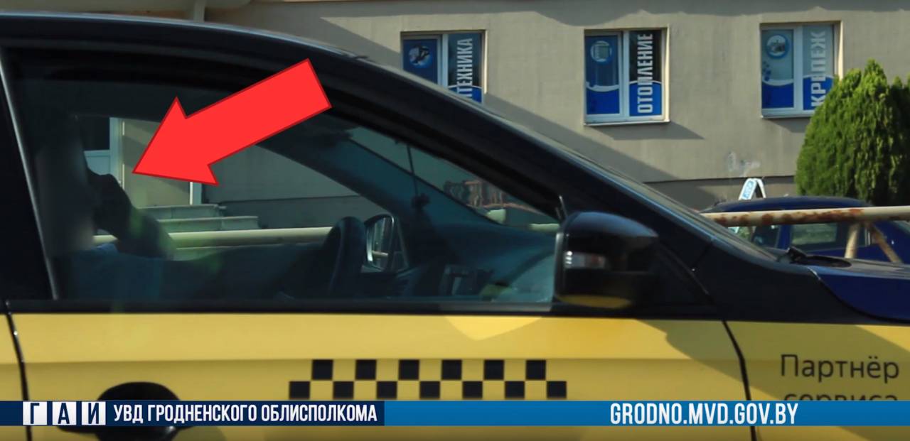 В Гродно сотрудники ГАИ на «гражданском» авто проехались по городу и проверили, как таксисты соблюдают ПДД — нарушителей пожурили минимальными штрафами