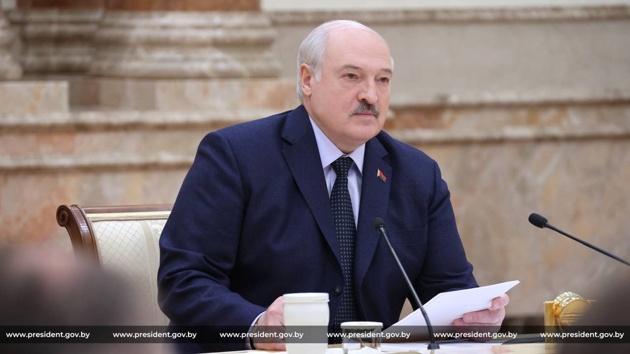 Лукашенко: пора заканчивать с реформами в образовании