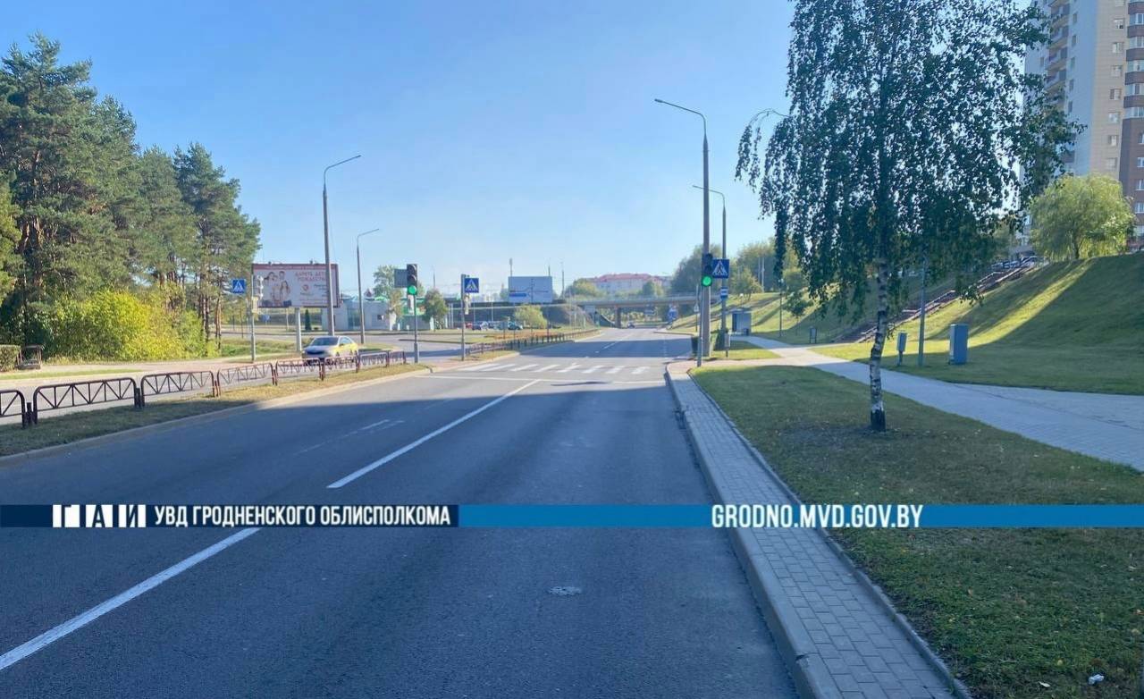 Машина проехала на «красный»: утром в Гродно прямо на пешеходном переходе сбили пенсионерку