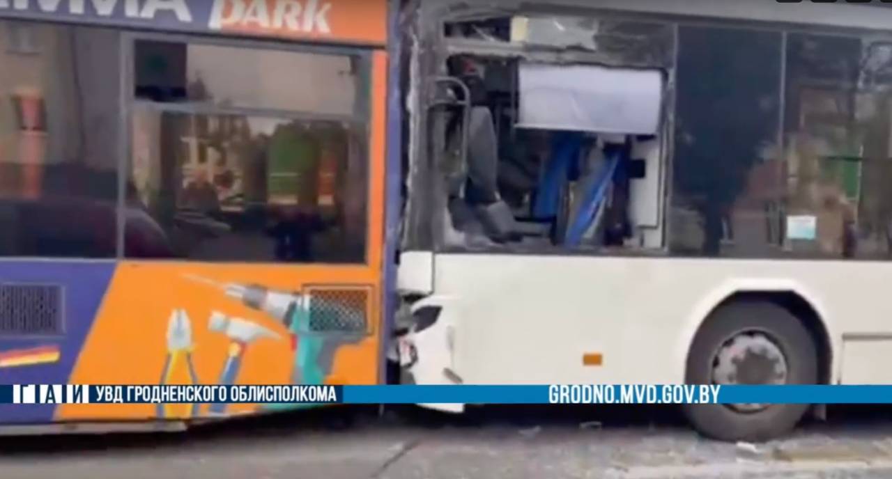 Большой «паровоз»: в Гродно на проспекте Космонавтов столкнулись 2 троллейбуса, автобус и маршрутка