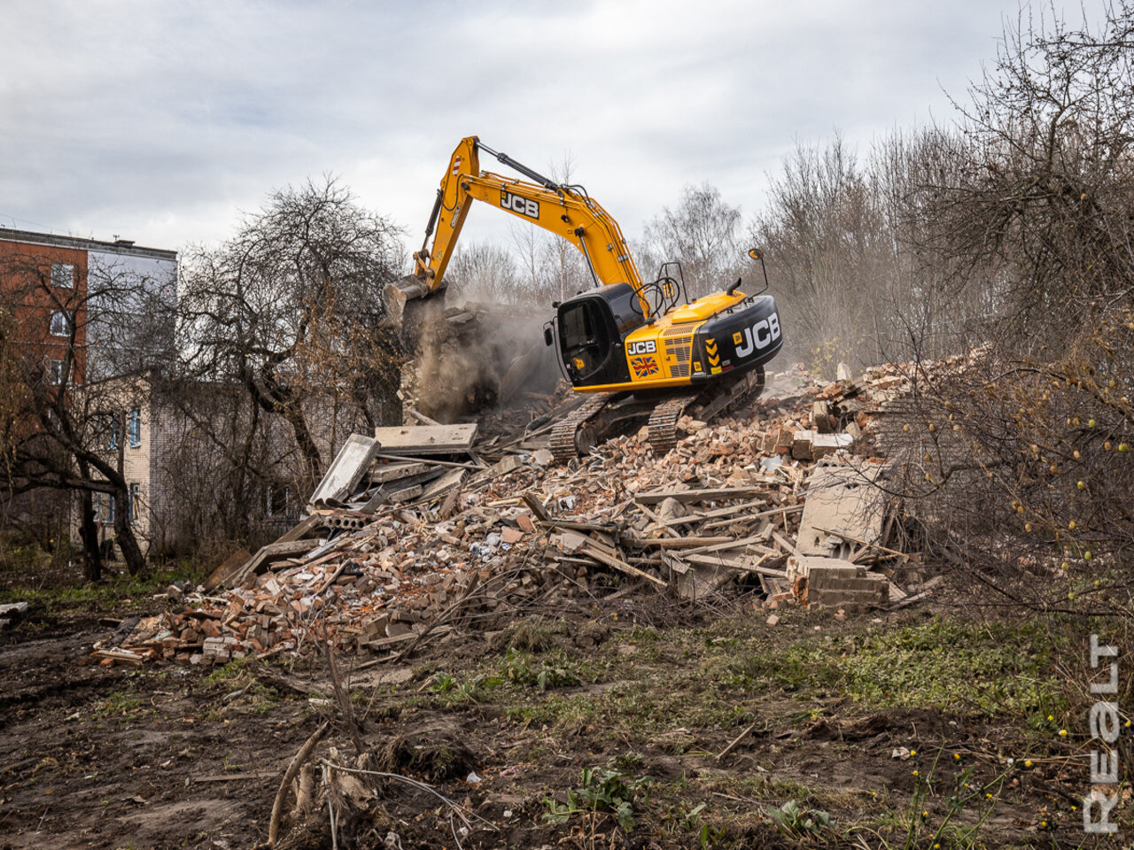 В Новогрудке частная фирма в 10 раз завысила стоимость услуг по сносу — строительный мусор выгружали прямо в черте города