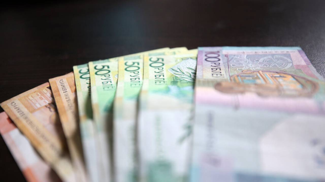 Курс рубля, зарплаты и рост цен: экономист оценила планы властей на 2024 год
