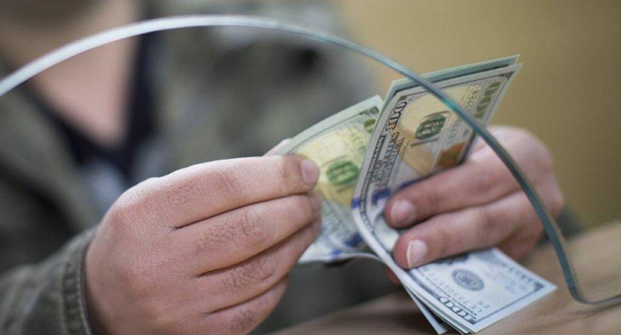 Прогноз по валютам в Беларуси: курс доллара в России пытаются удержать всеми способами. Получится?