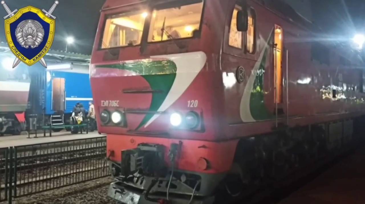 Экстренное торможение не помогло: в Лиде пассажирский поезд сбил мужчину, он погиб