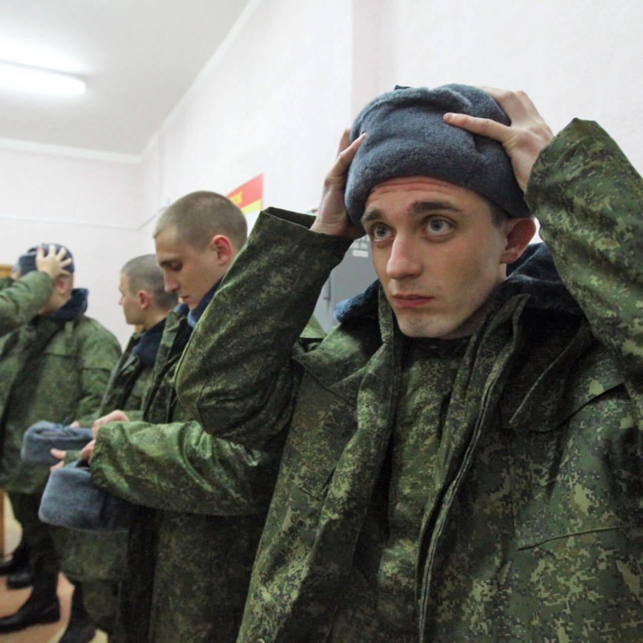 Белорусские военные получат кашне и платья