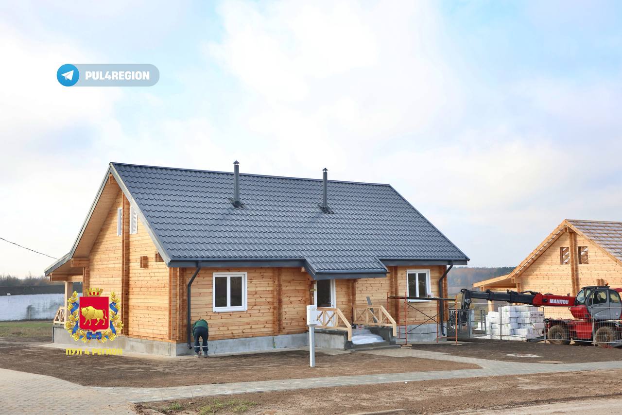 Под Гродно возвели первые дома, которые любой белорус может купить в виде конструктора в Островецком лесхозе