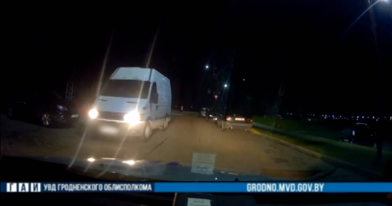 В Гродно мужчина повез ребенка в школу и «лишился» машины
