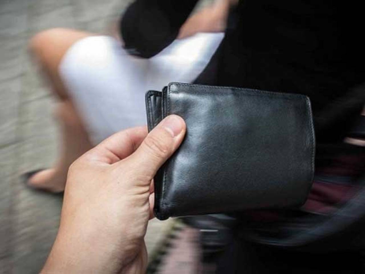 В Гродно одна пенсионерка обворовала другую прямо в магазине: вернула уже пустой кошелек, потерянный несколикими минутами ранее
