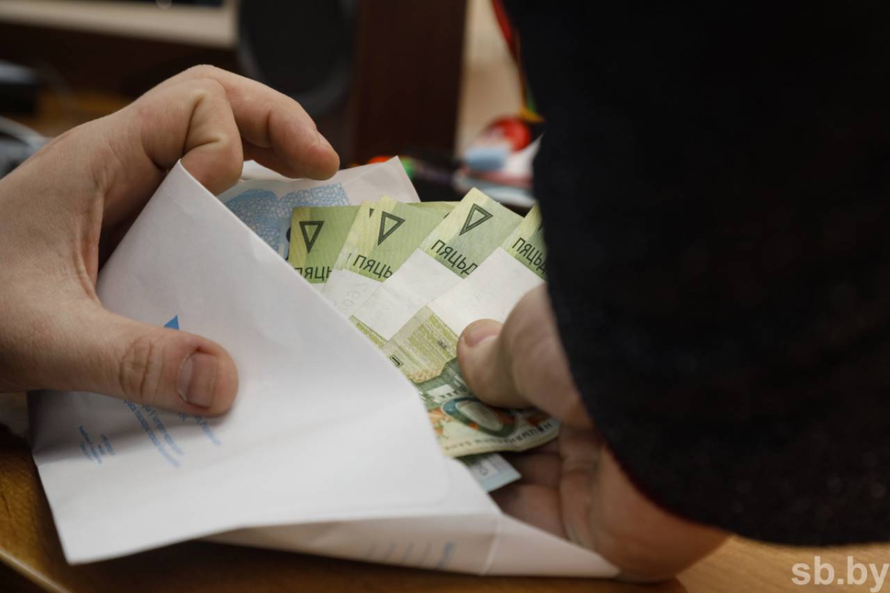 От 15 рублей до миллиона долларов: в СК назвали размеры взяток белорусским коррупционерам