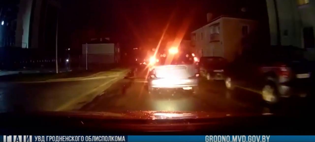 В Гродно сотрудники ГАИ остановили машину: в салоне были дети и женщина-водитель с крепким «выхлопом»