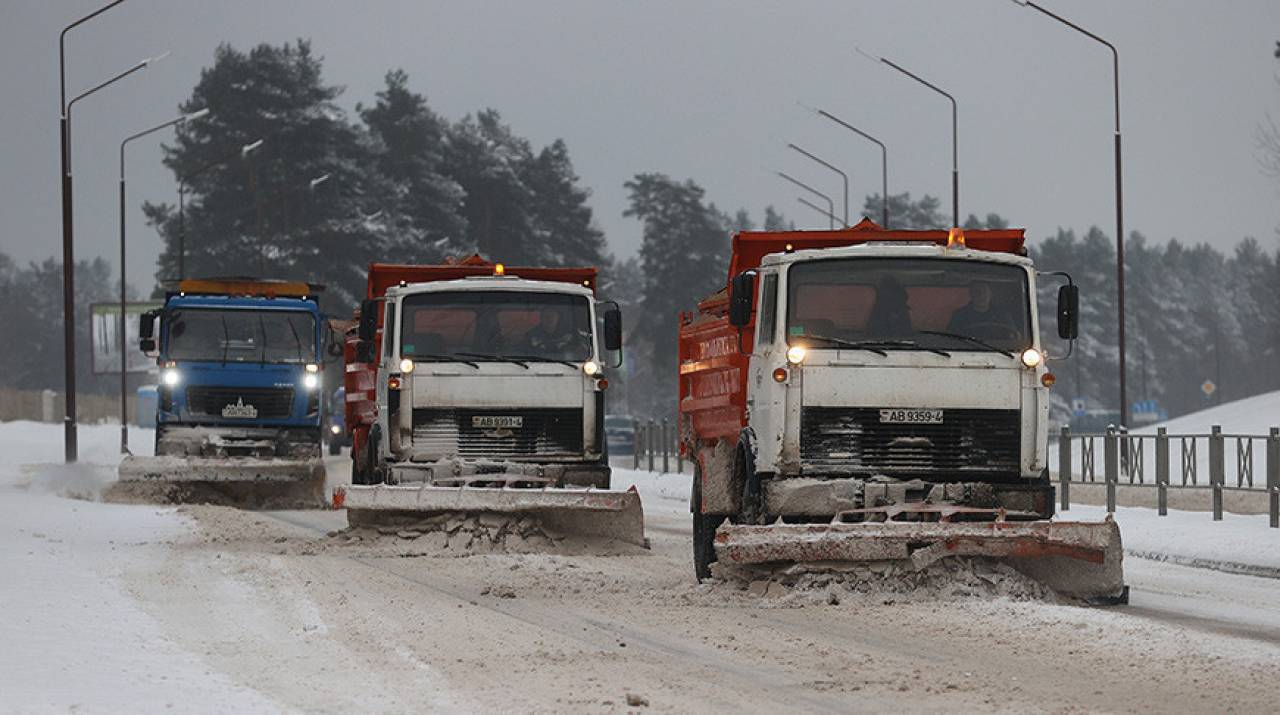 Фоторепортаж: как в Гродно убирали с дорог снег