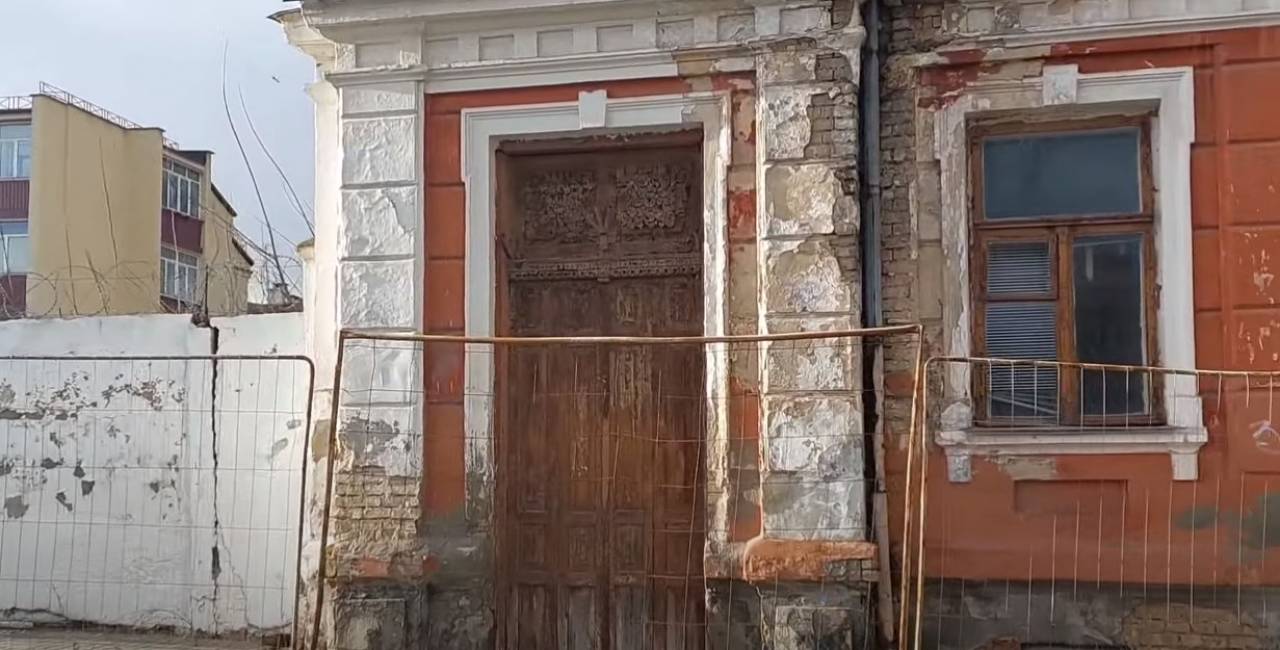 Видеоэкскурсия по старинным дверям центра Гродно