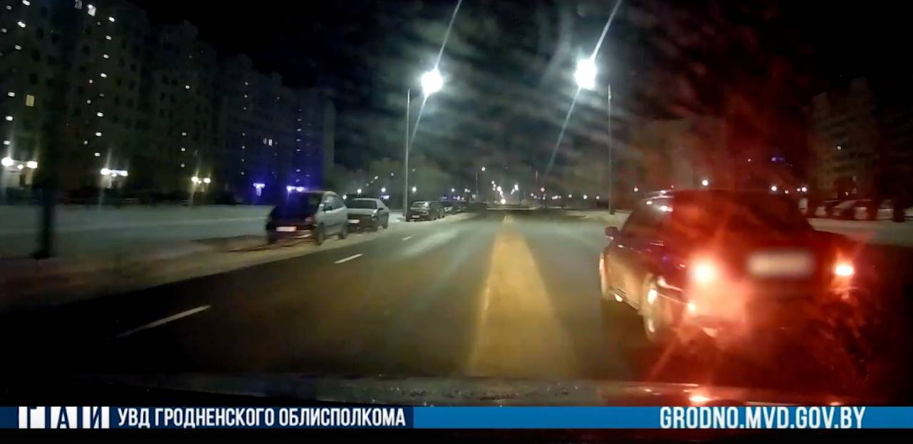 В Гродно задержали нетрезвого парня за рулем старенькой Volvo: похоже, его выдали выключенные в темноте фары