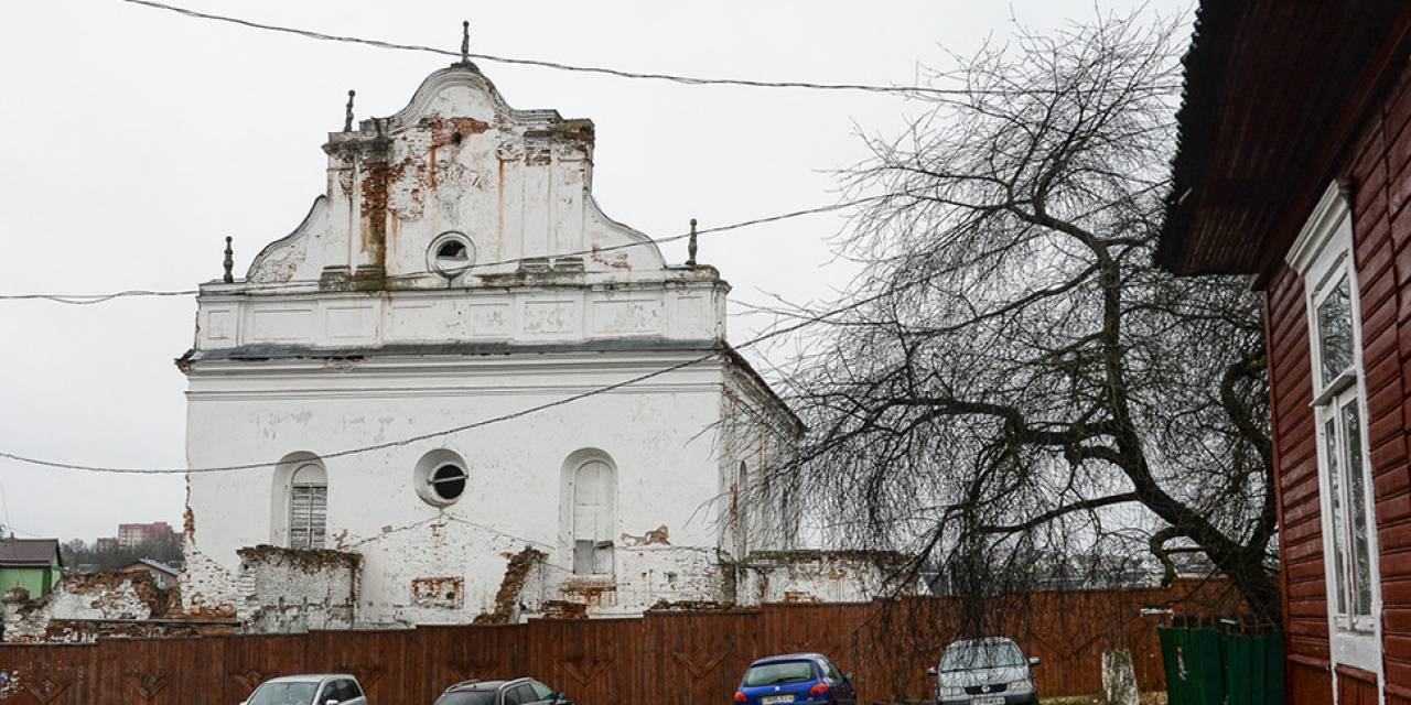 Теперь за одну базовую. Слонимскую синагогу, которую пыталась восстановить белорусская писательница, снова продают