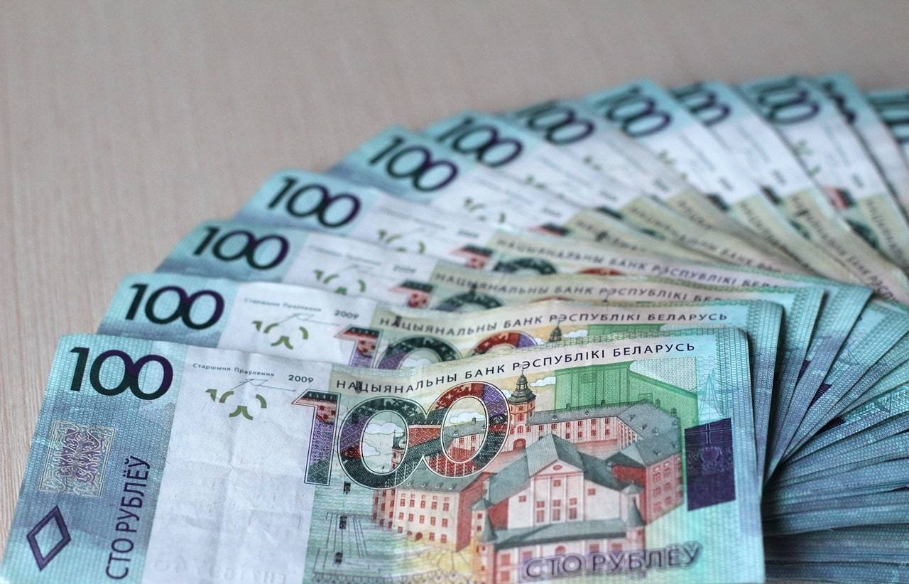 Штамповщик может получать больше директора завода: кому в Гродно готовы платить от 2000 до 3500 рублей на руки