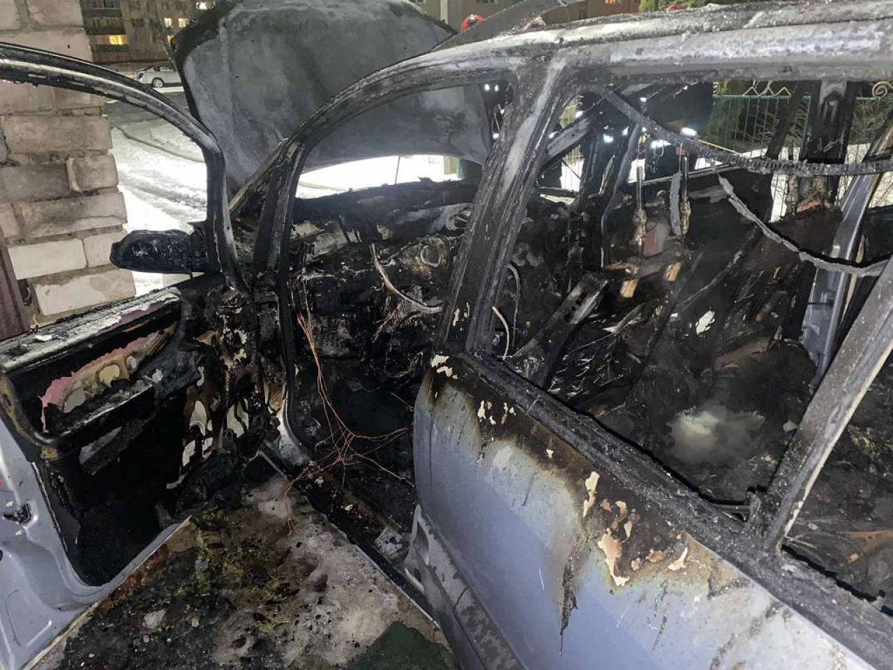 На выходных в Гродненской области сгорели три машины и вагон-бытовка