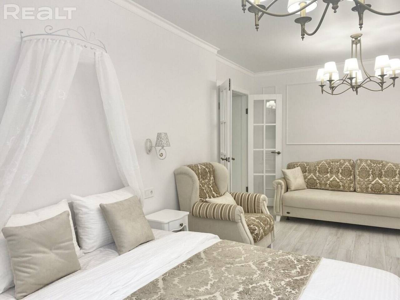 В центре Гродно продается красивая квартира в классическом стиле. Сколько просят за однушку?