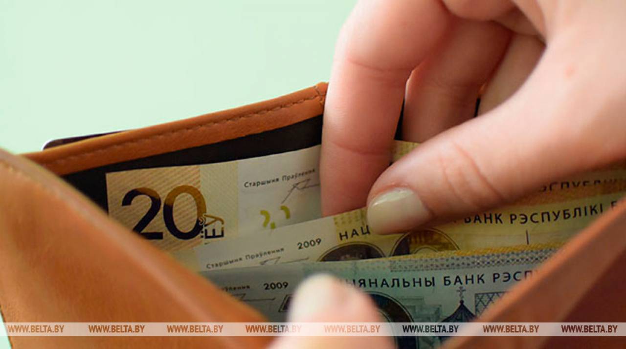 Зарплата бюджетников выросла в Беларуси. На сколько?