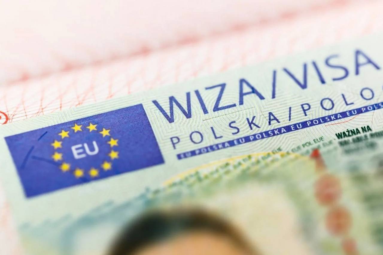 Польша решила поднять цены на визы, в том числе и для белорусов