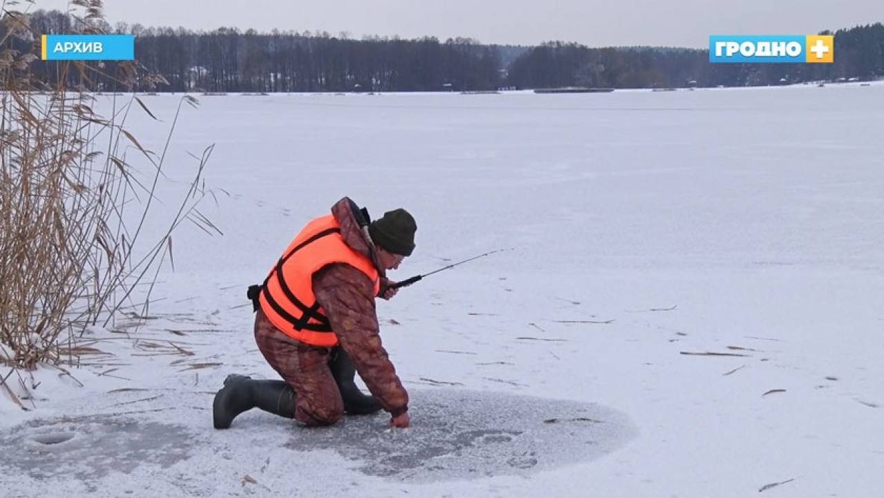 Не все осознают, что на водоёмах Гродненской области сейчас опасно: выходить на лёд запрещено