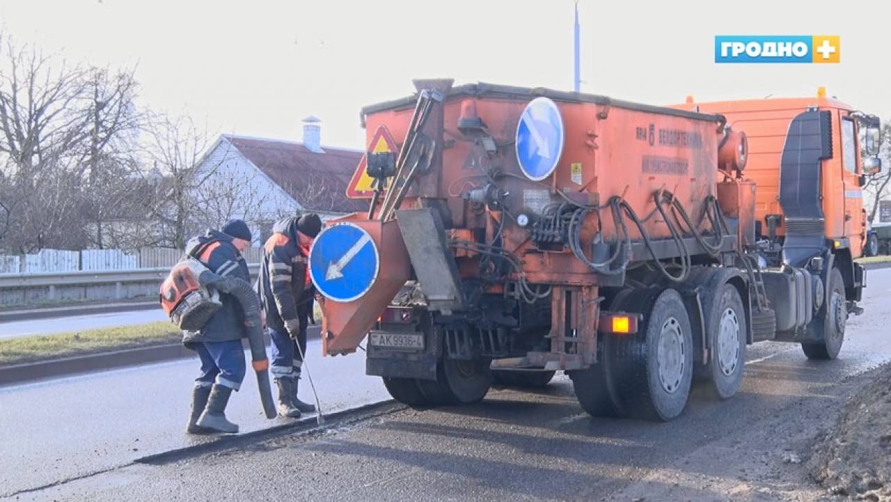 В Гродно устраняют критичную ямочность на оживлённых дорогах: работают в две смены